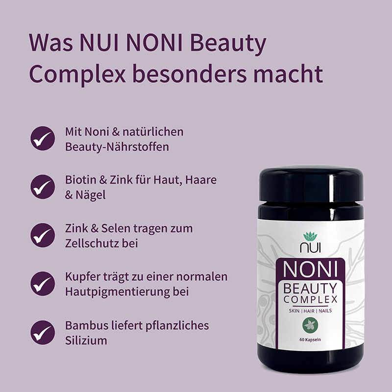 Lila Hintergrund mit einer Flasche NUI NONI Beauty Complex in der Mitte. Drumherum kreisförmig Pfeile mit Text: ‘Fermentierte Noni für bessere Bioverfügbarkeit’, ‘Mit Biotin & Zink für Haut & Haare’, ‘Antioxidative Wirkung durch Vitamin C’, ‘100 % vegan & ohne Zusatzstoffe.