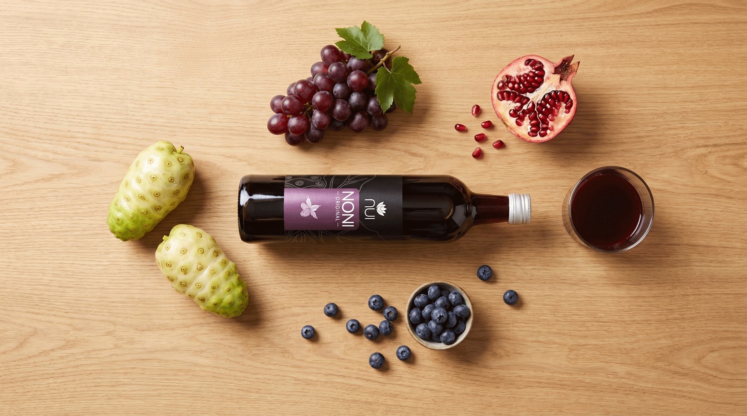 Die vier Zutaten: Noni, Traube, Granatapfel, Heidelbeere