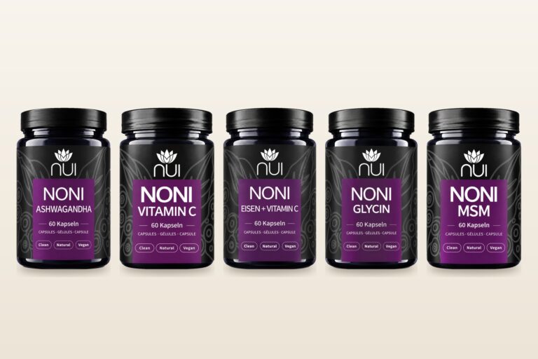 Fünf Gläser der neuen NUI NONI Kapsellinie: Ashwagandha, Vitamin C, Eisen + Vitamin C, Glycin und MSM